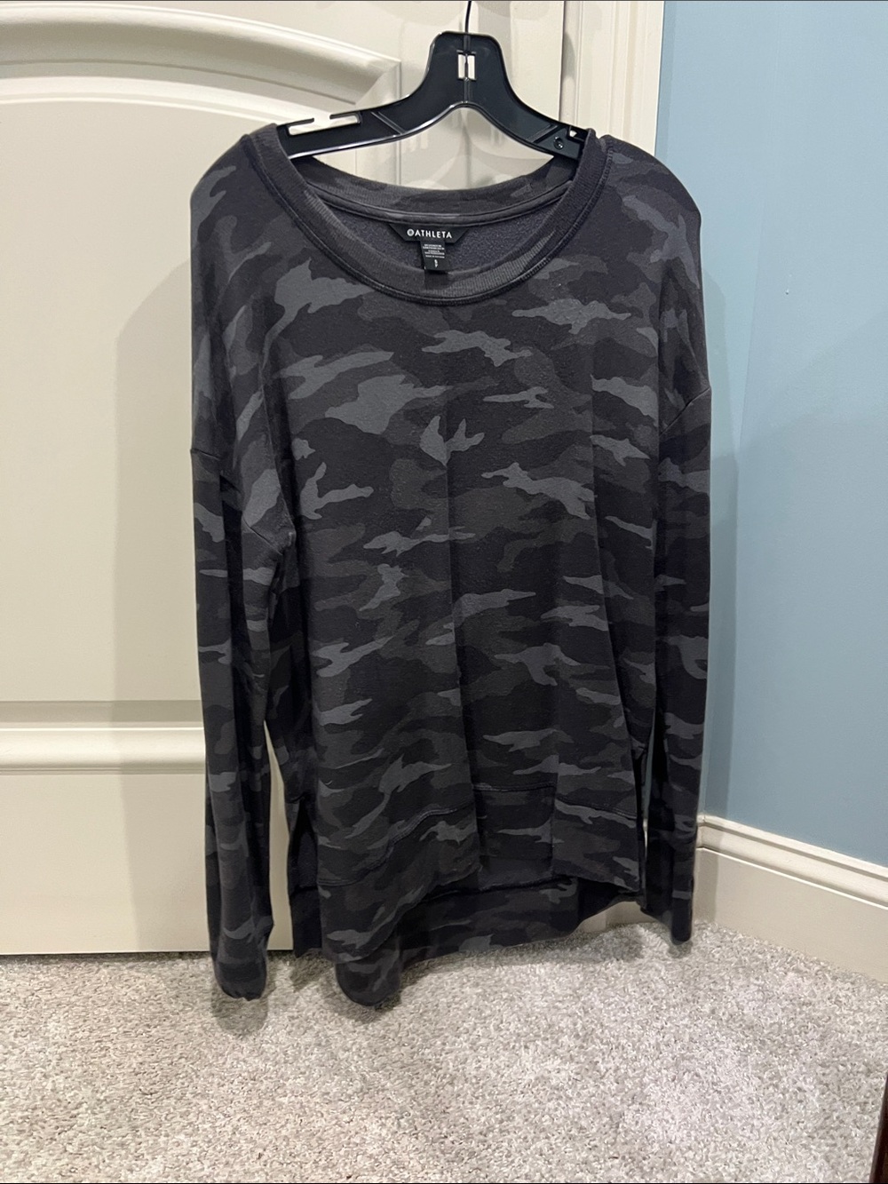 Athleta Charcoal Black Camo Long Sleeve Pullover